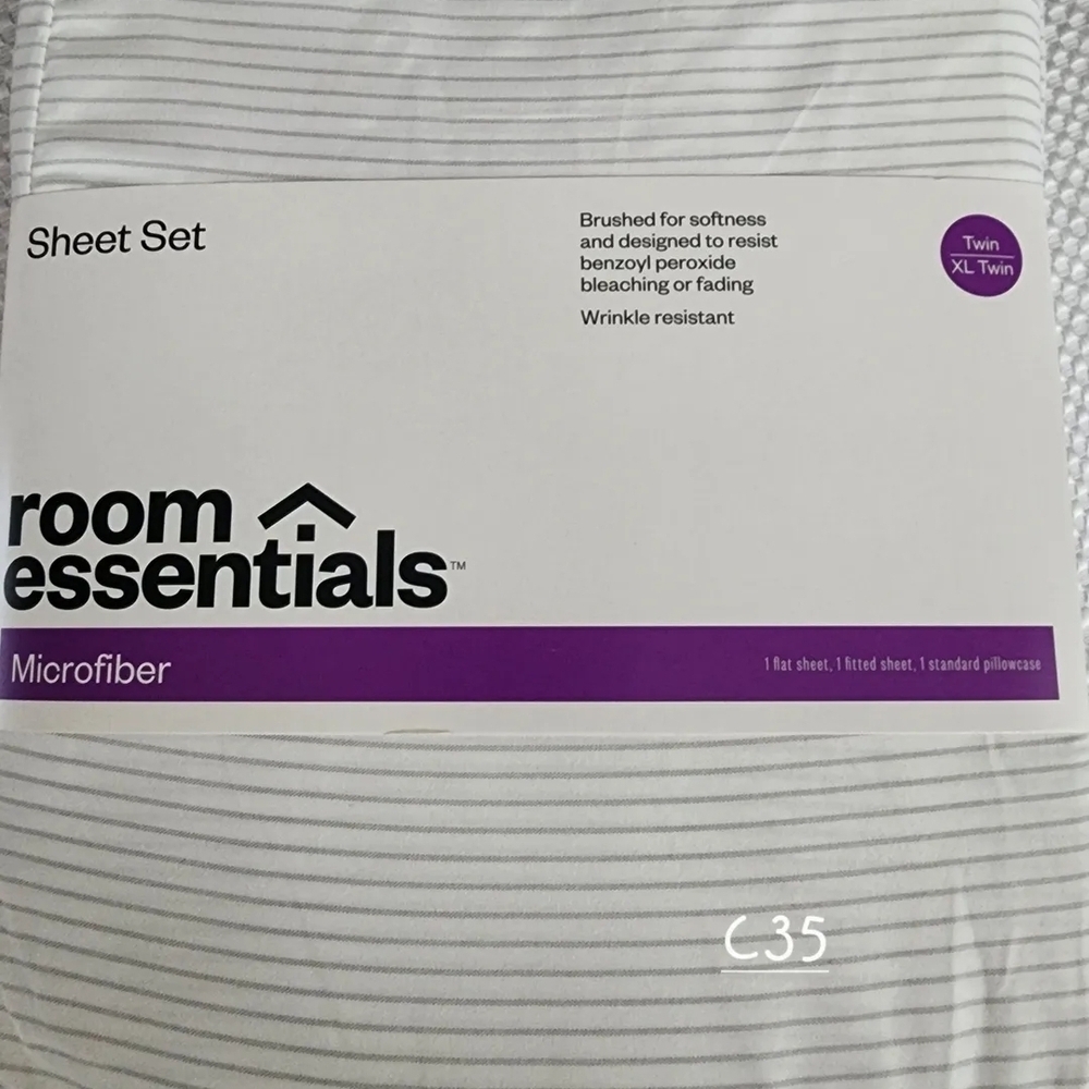 Room Essentials White Sheet Set with Gray Pinstripes Twin XL